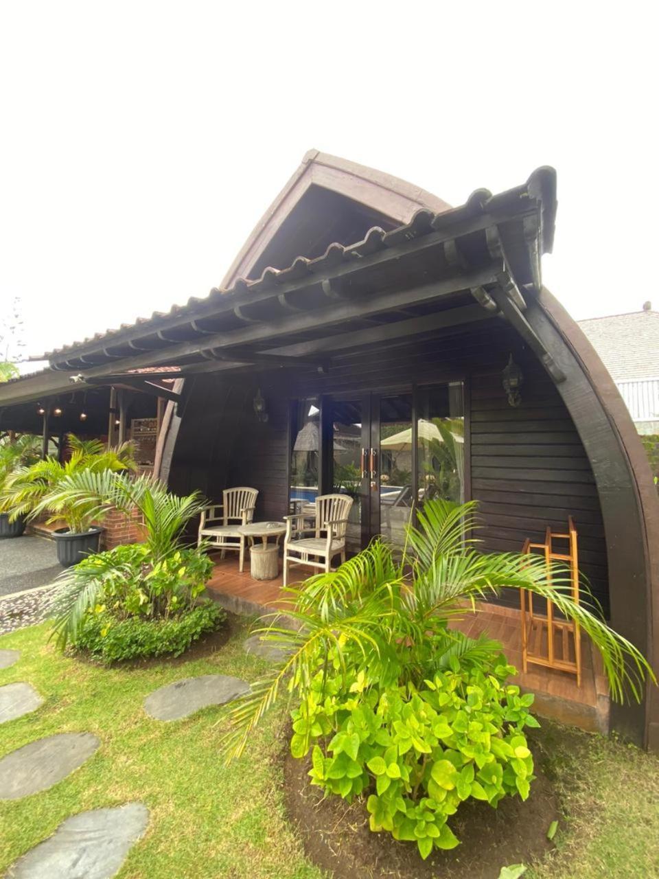 Queen Room with Garden View